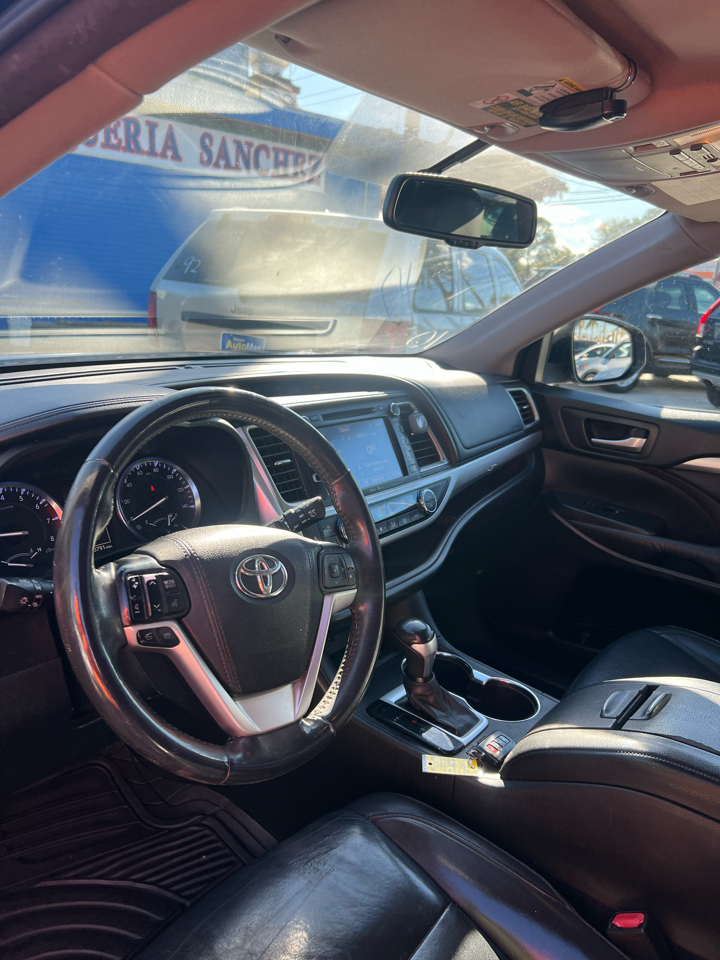Toyota Highlander XLE FWD V6 2015
