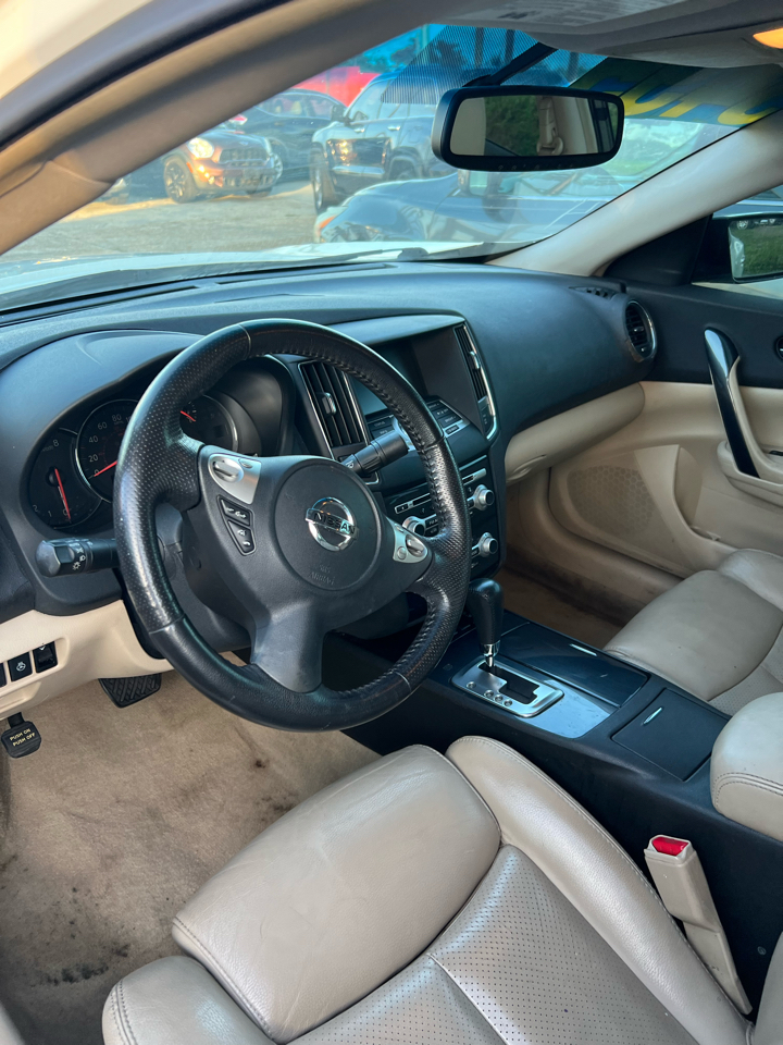 Nissan Maxima SV 2012