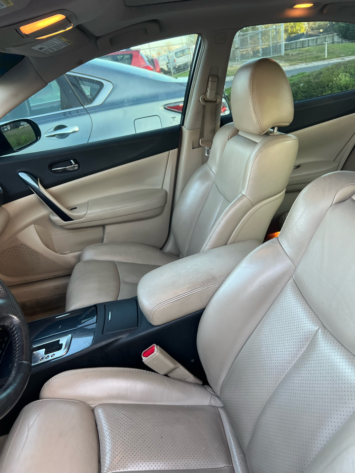 Nissan Maxima SV 2012