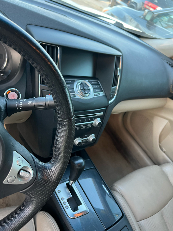 Nissan Maxima SV 2012