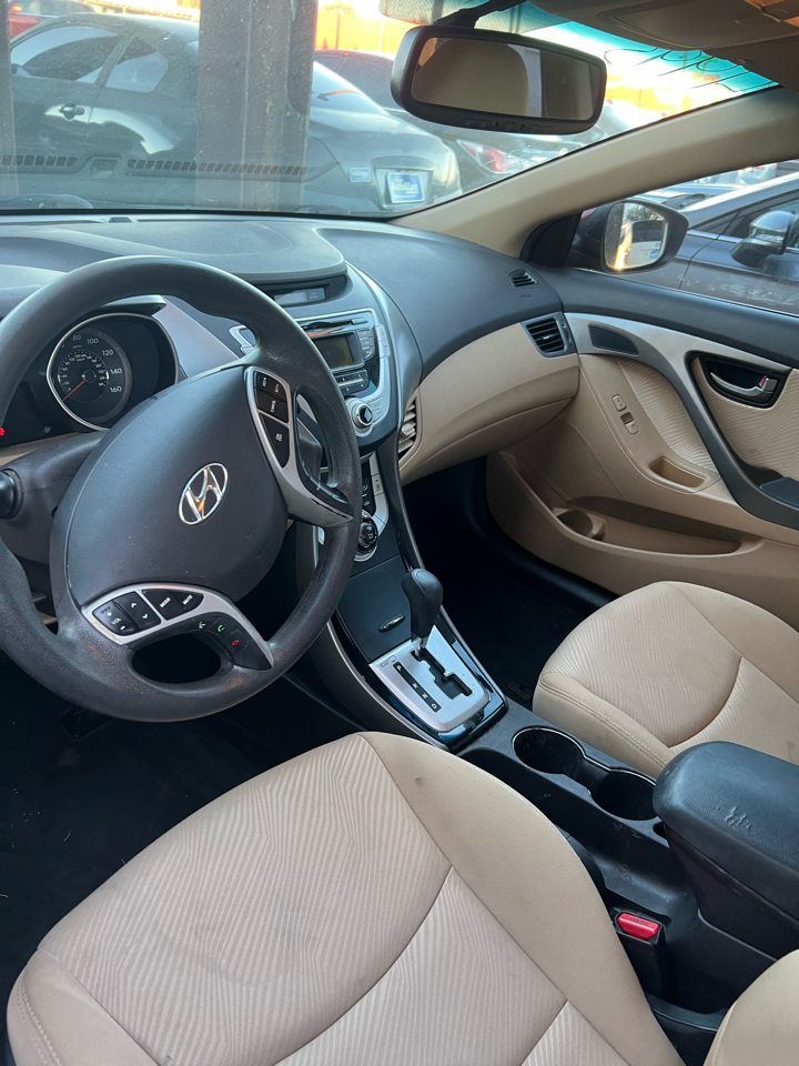 Hyundai Elantra Limited 2012