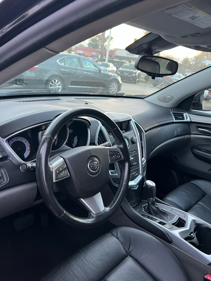 Cadillac SRX Base 2011