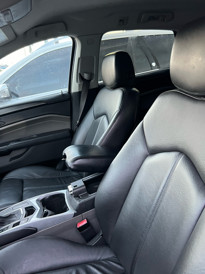 Cadillac SRX Base 2011