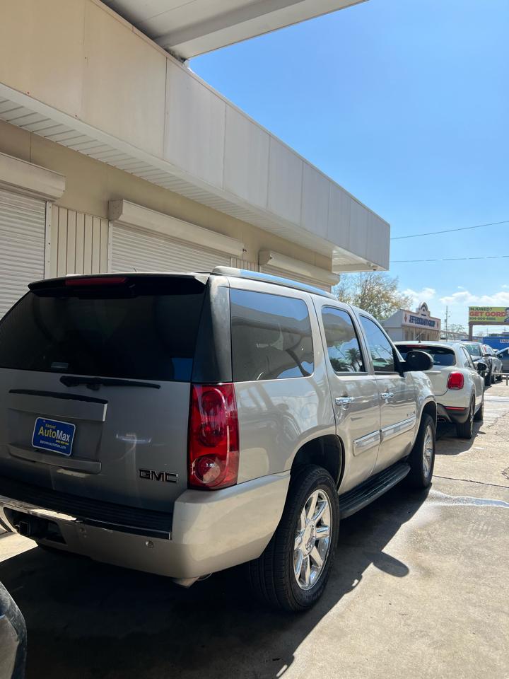 GMC Yukon Denali AWD 2007