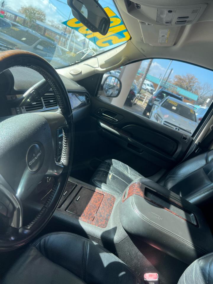 GMC Yukon Denali AWD 2007