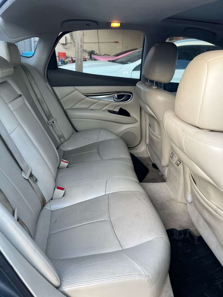 Infiniti M M37 2011