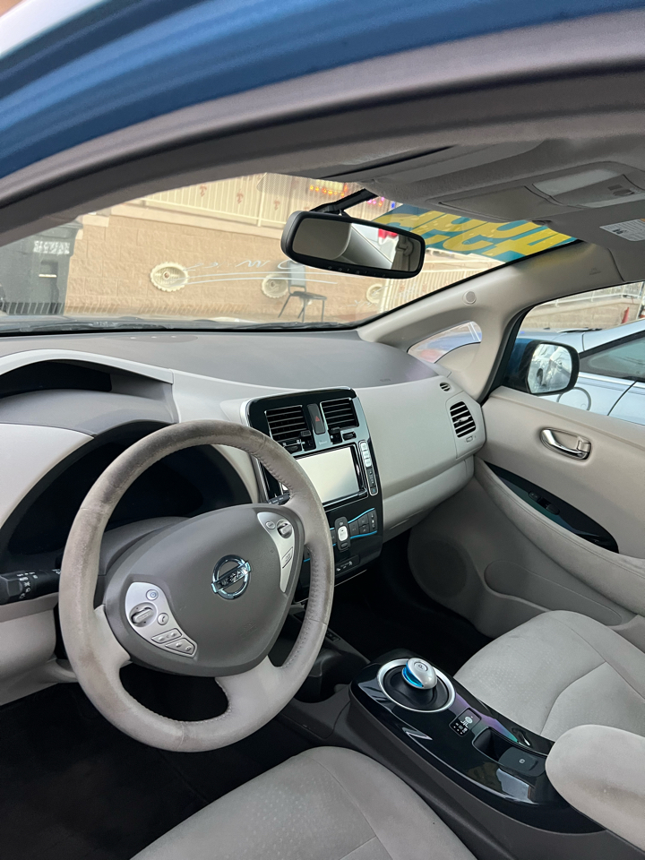 Nissan Leaf SL 2012