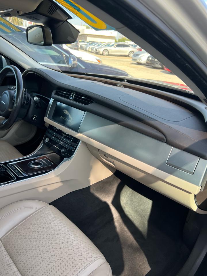 Jaguar XF-Series 20d Prestige 2017