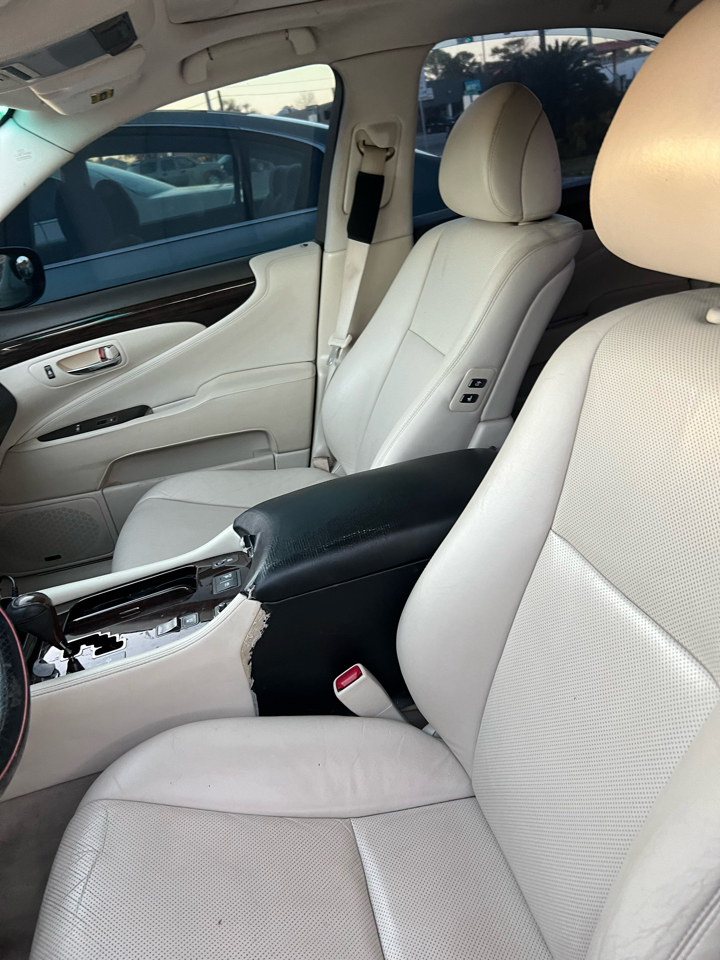 Lexus LS 460 Luxury Sedan 2007