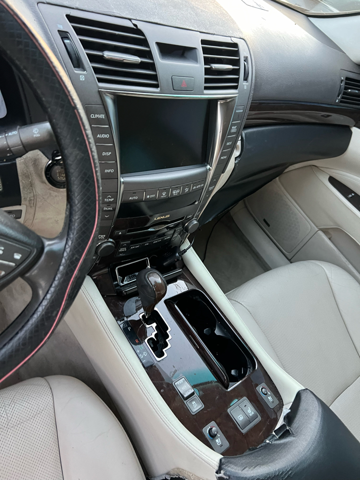 Lexus LS 460 Luxury Sedan 2007