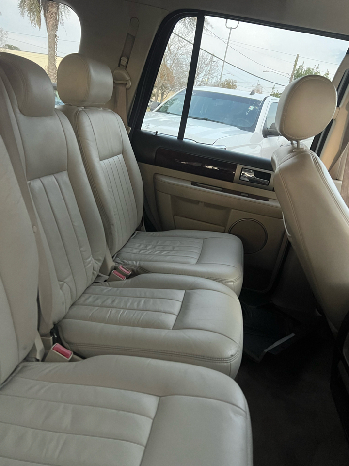 Lincoln Navigator Luxury 2WD 2003