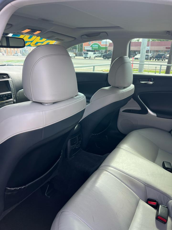 Lexus IS 250 RWD 2011