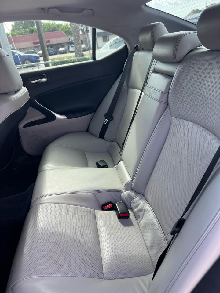 Lexus IS 250 RWD 2011