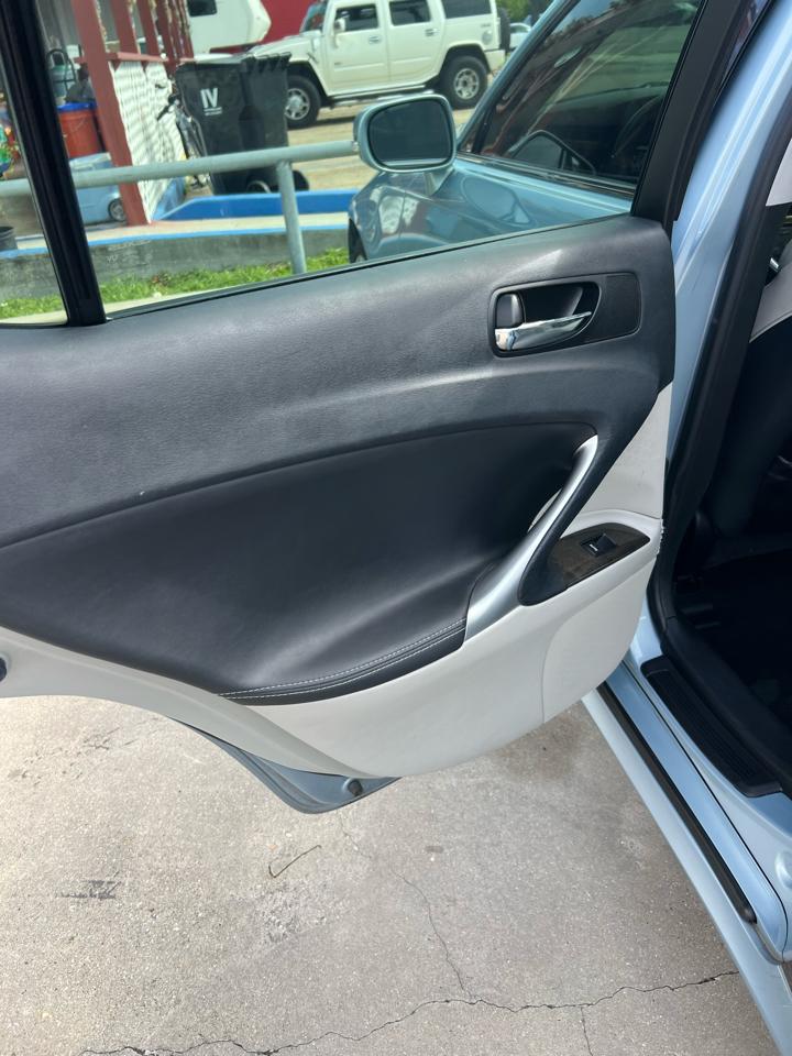 Lexus IS 250 RWD 2011