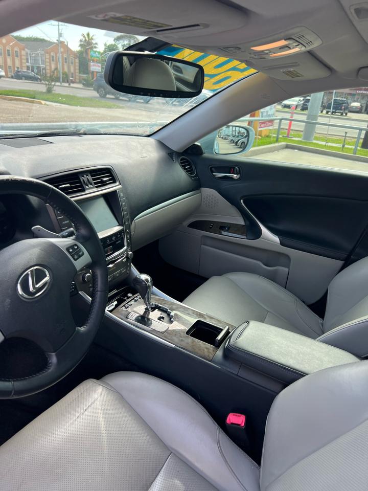 Lexus IS 250 RWD 2011
