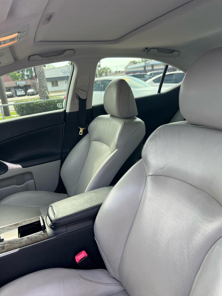 Lexus IS 250 RWD 2011