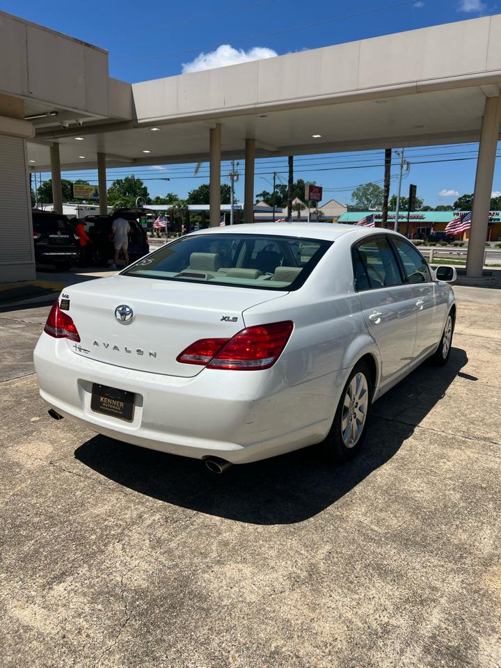 Toyota Avalon XL 2005