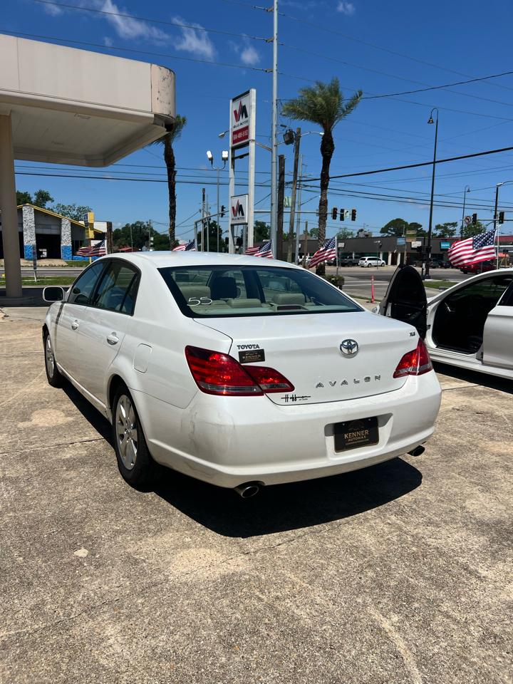 Toyota Avalon XL 2005