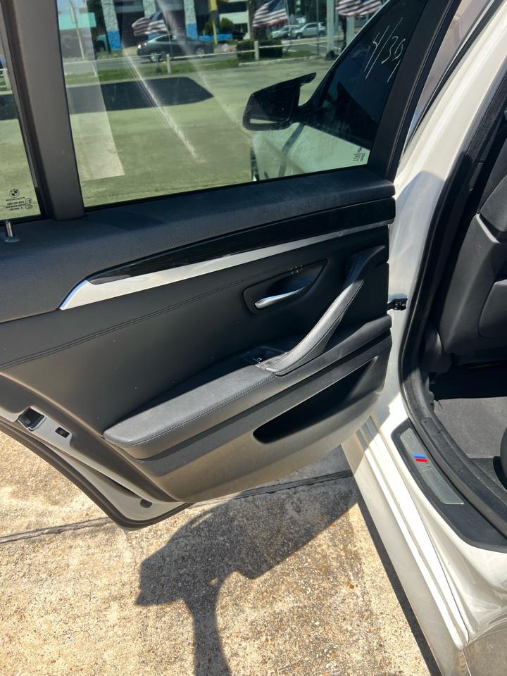 BMW 5-Series 550i 2012