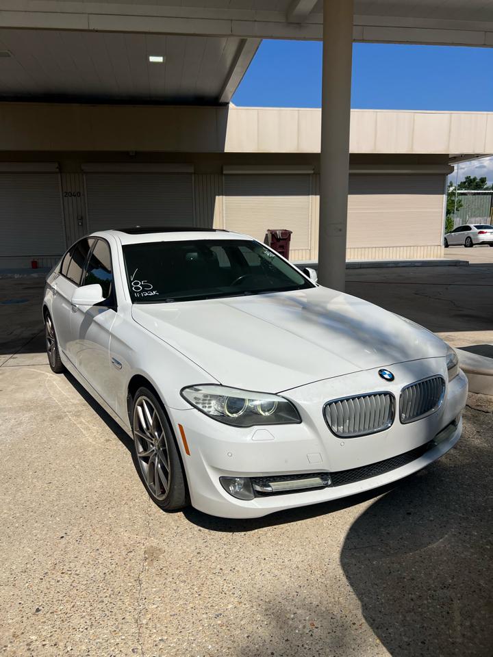 BMW 5-Series 550i 2011