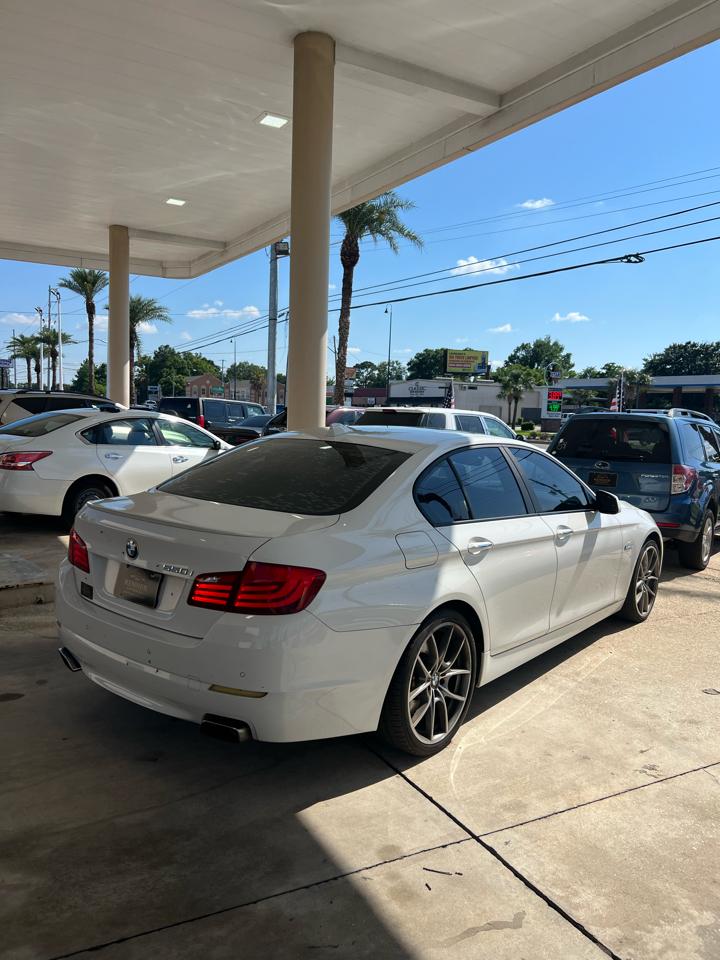 BMW 5-Series 550i 2011