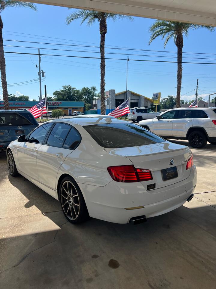 BMW 5-Series 550i 2011