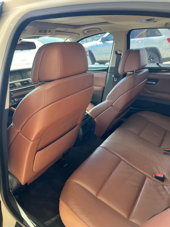 BMW 5-Series 550i 2011