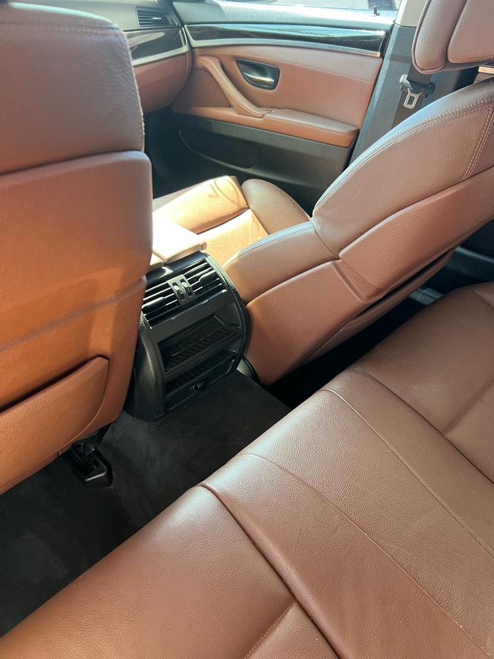 BMW 5-Series 550i 2011