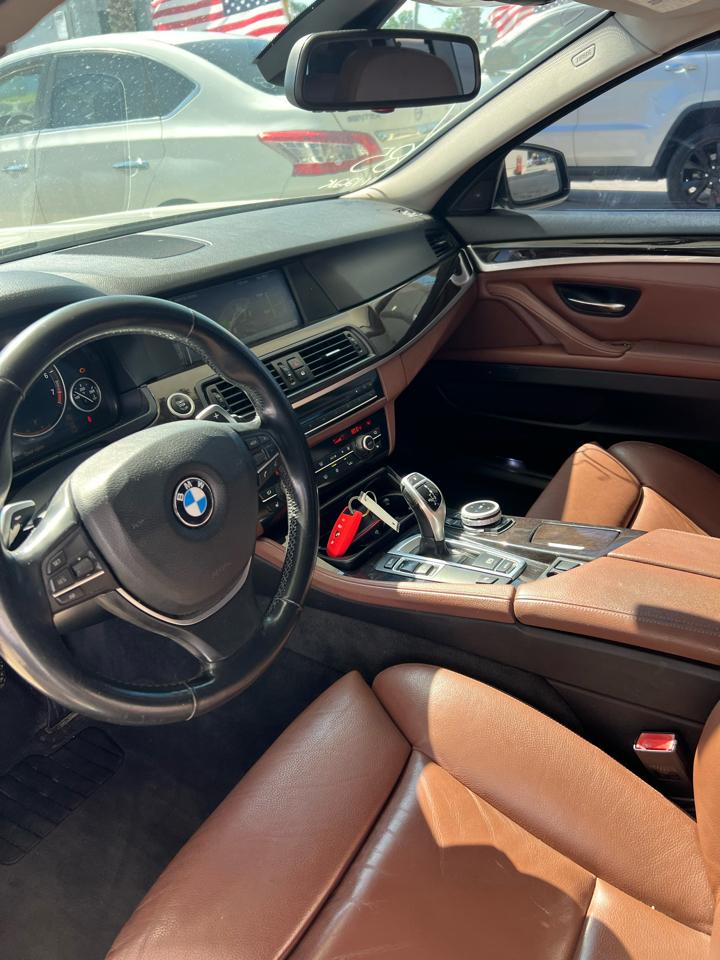 BMW 5-Series 550i 2011