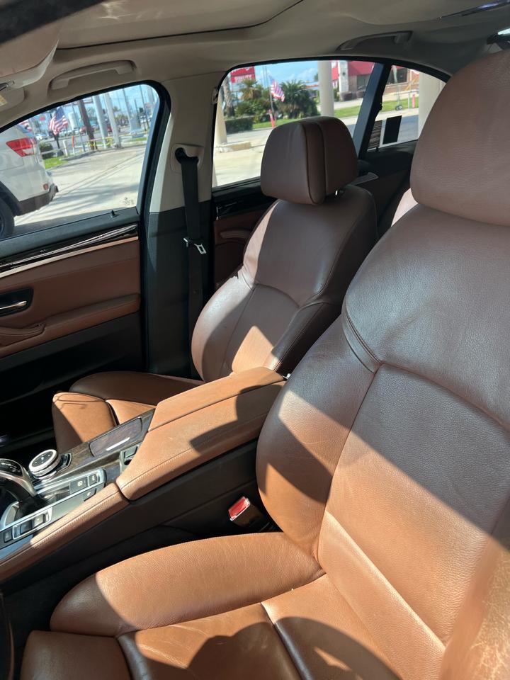BMW 5-Series 550i 2011