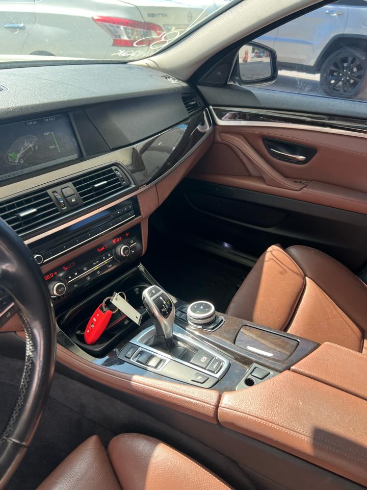 BMW 5-Series 550i 2011