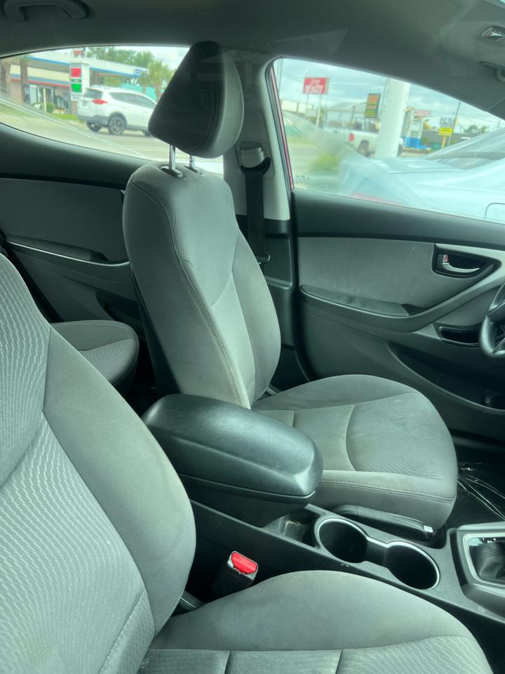 Hyundai Elantra SE 6AT 2016