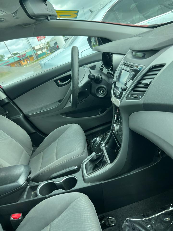 Hyundai Elantra SE 6AT 2016