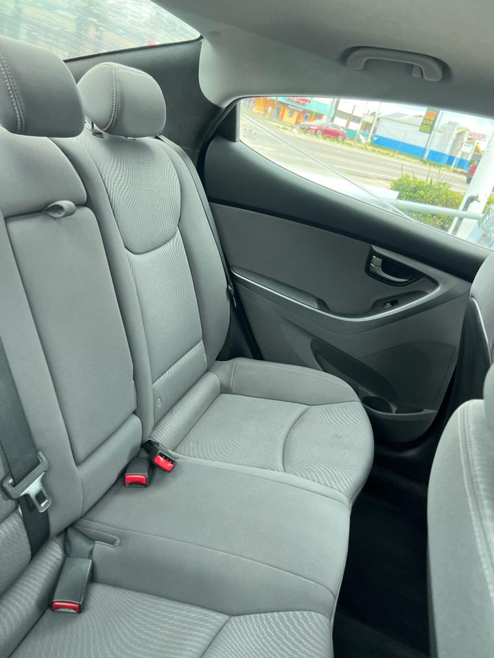 Hyundai Elantra SE 6AT 2016