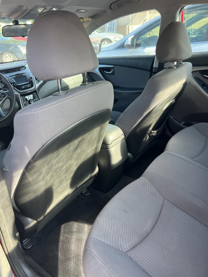 Hyundai Elantra SE 6AT 2016