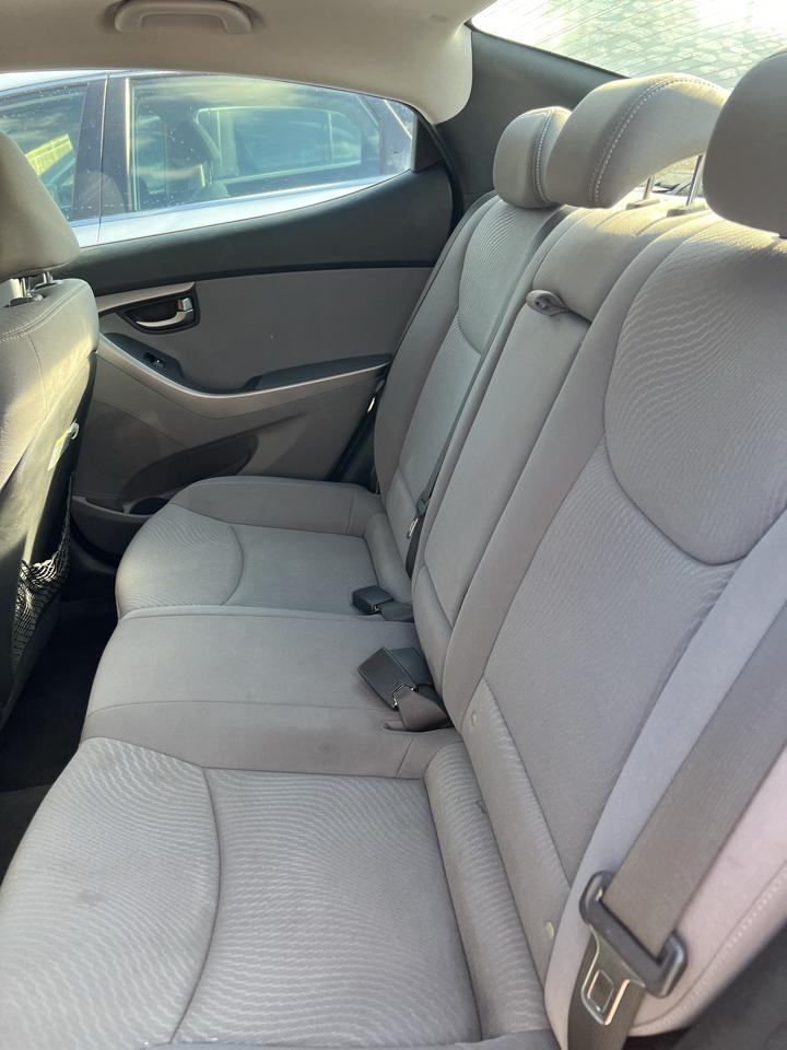 Hyundai Elantra SE 6AT 2016