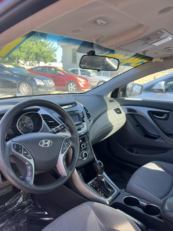 Hyundai Elantra SE 6AT 2016