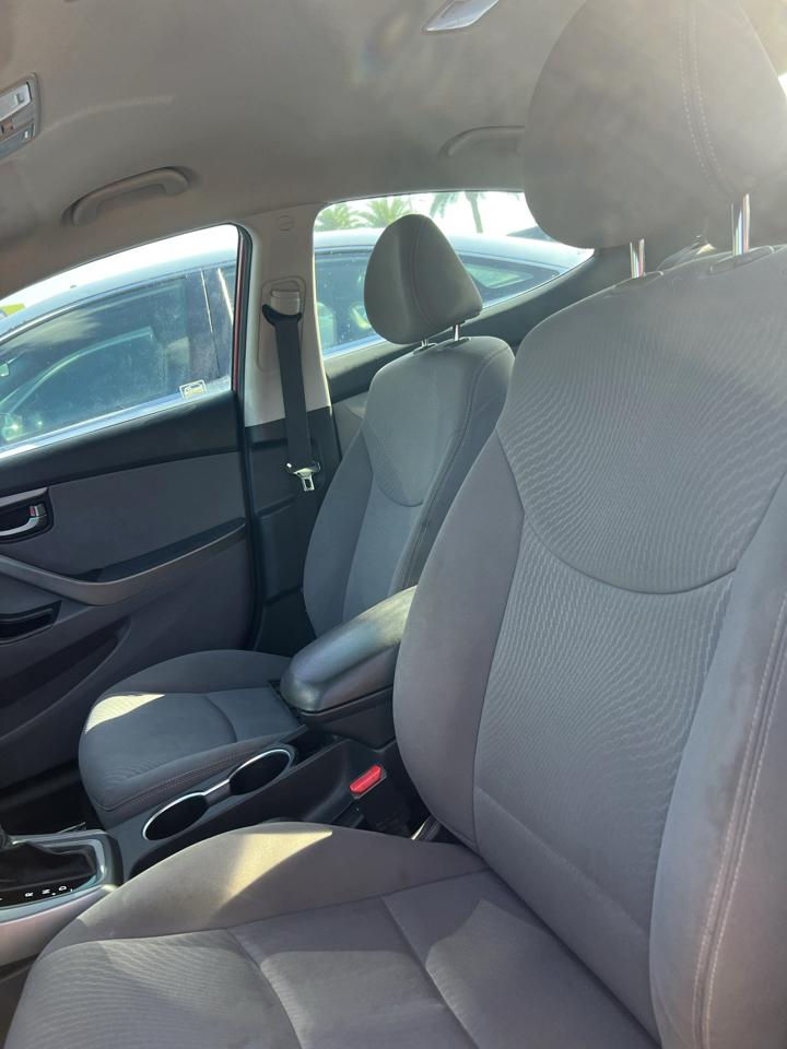 Hyundai Elantra SE 6AT 2016
