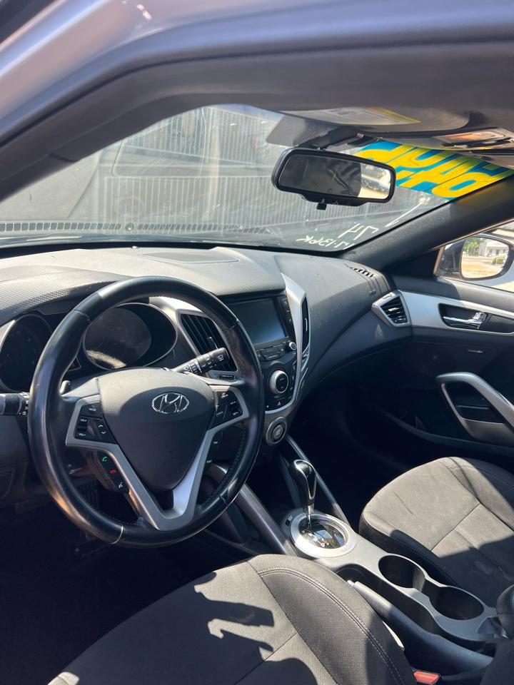 Hyundai Veloster Base 6MT 2017