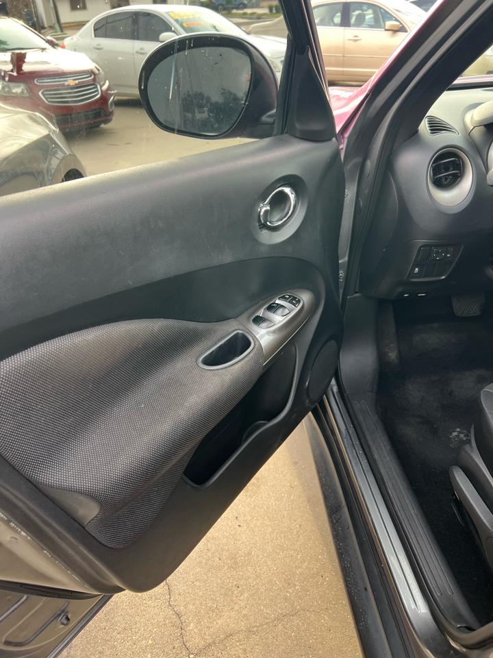 Nissan Juke S FWD 2012