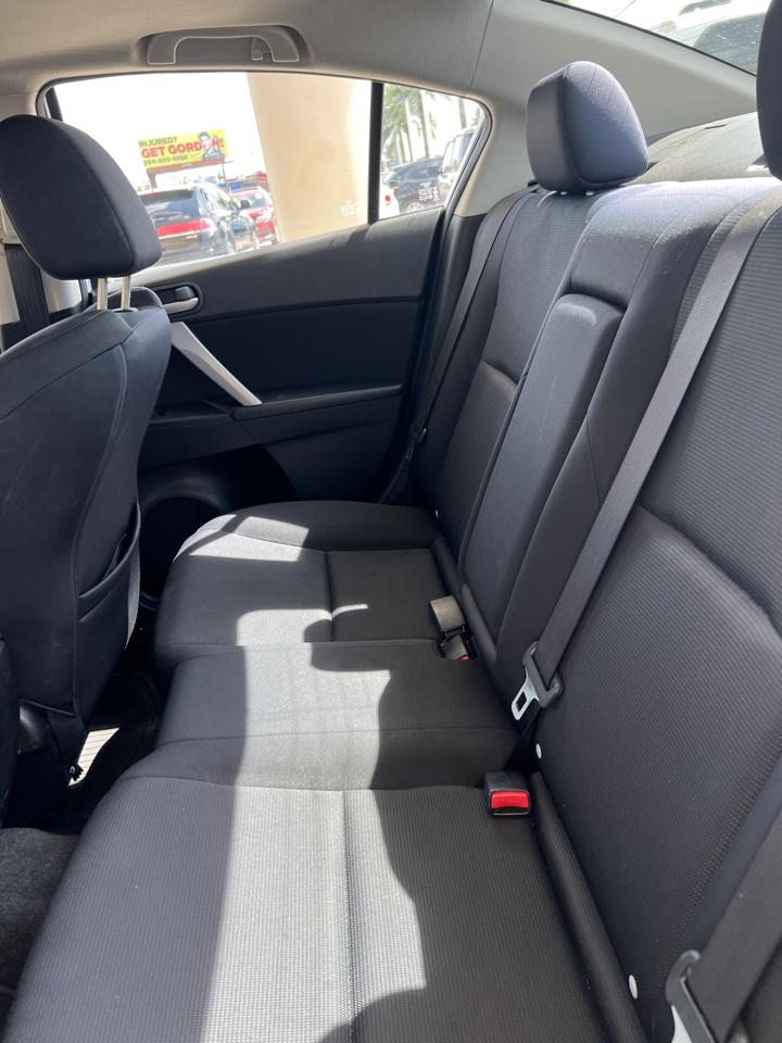 Mazda MAZDA3 s Sport 4-Door 2011