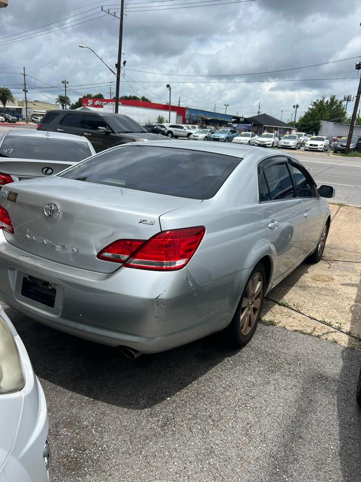Toyota Avalon XL 2005