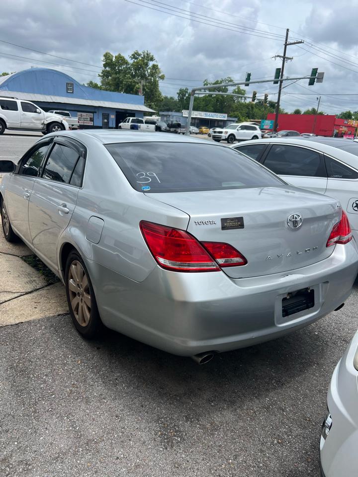 Toyota Avalon XL 2005