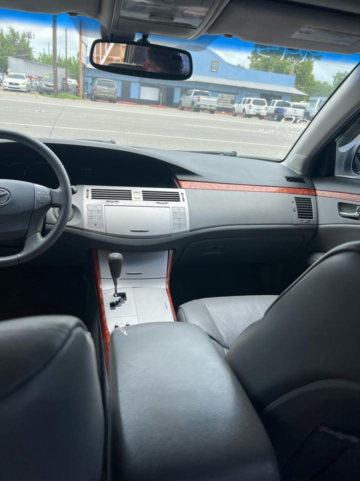 Toyota Avalon XL 2005