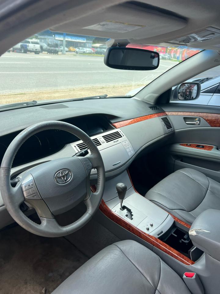 Toyota Avalon XL 2005