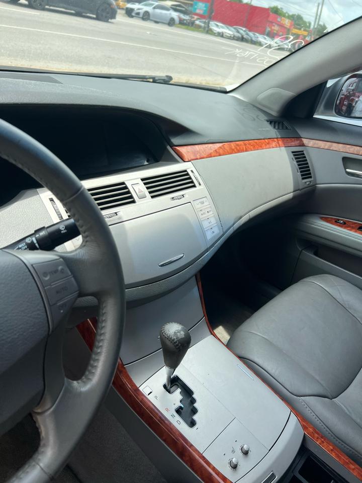 Toyota Avalon XL 2005