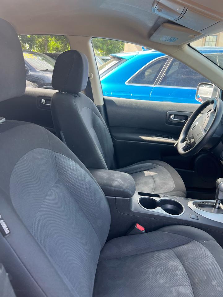 Nissan Rogue S FWD Krom Edition 2012