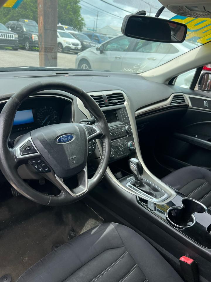 Ford Fusion SE 2015