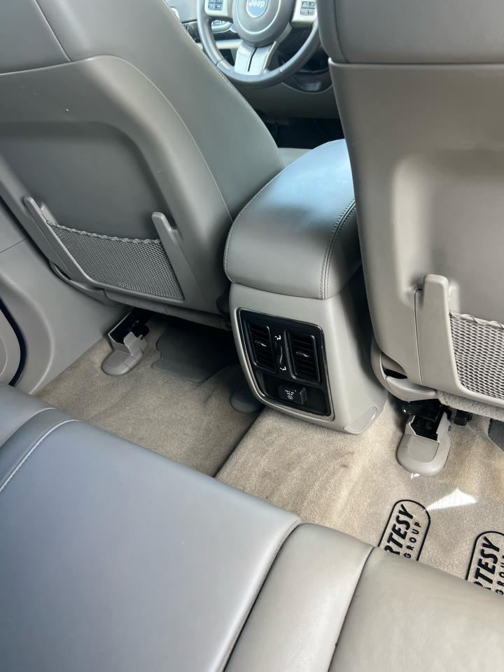 Jeep Grand Cherokee Laredo 4WD 2012
