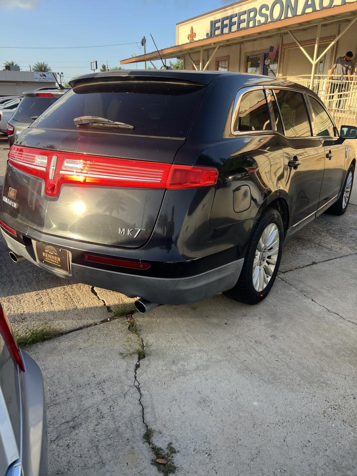 Lincoln MKT FWD 2010